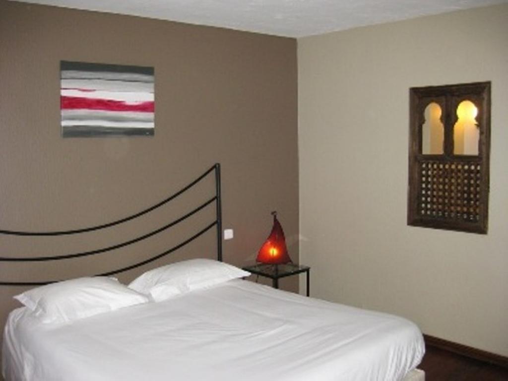 Hotel De La Gare Aix-les-Bains Habitación foto